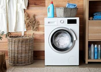 Freestanding washing machine installation