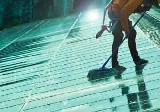 Polycarbonate roof cleaning